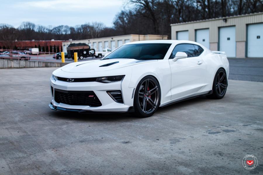  Chevrolet Camaro SS on Vossen Wheels (HC-1) 2017 года  (фото 1 из 9)